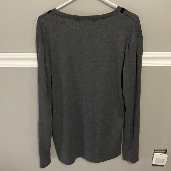 Doublju Men’s V Neck With Contrast Collar - Picture 8 of 8